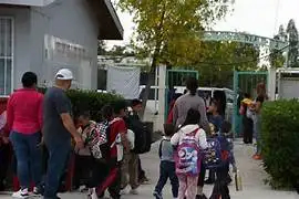 Chihuahua urge completar preinscripciones escolares