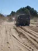 Rehabilitan caminos rurales en Ojinaga