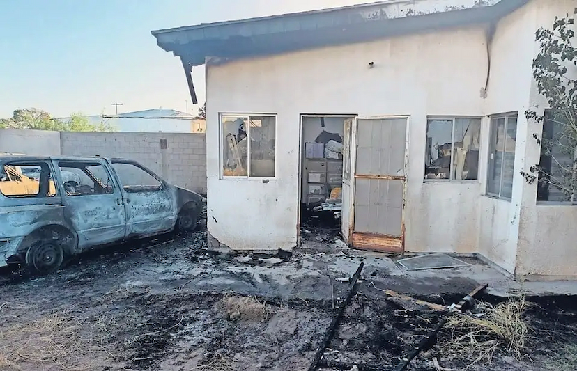 Incendio en Fiscalía de Ojinaga afecta archivos y vehículos