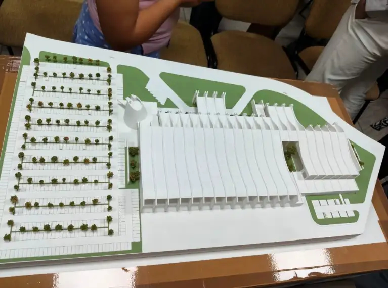 Presentan maqueta del centro de convenciones a vecinos en Juárez