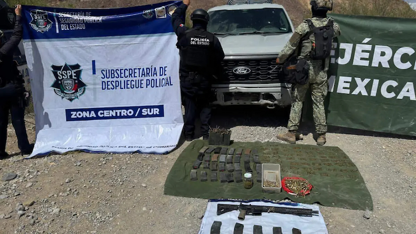 Aseguran vehículo robado y armas en Aldama