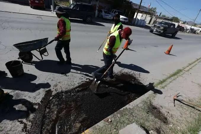 Chihuahua mejora vialidades con bacheo intensivo