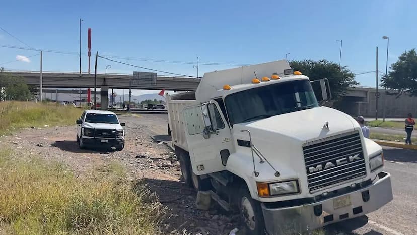 Recuperan camión robado en carretera Chihuahua-Juárez