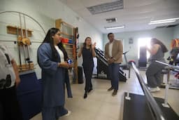 Entrega Cruz Pérez Cuéllar apoyo del Presupuesto Participativo para El Manantial Hogar