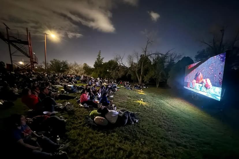 Cine al aire libre atrae a juarenses en El Chamizal