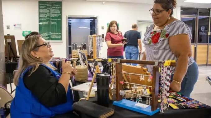 Promueve Chihuahua autoempleo con artesanías locales