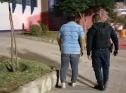 Rescatan a hombre en puente de Delicias