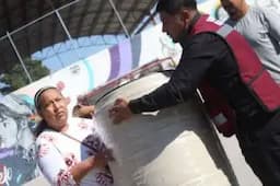 Juárez distribuye tinacos para mejorar acceso al agua