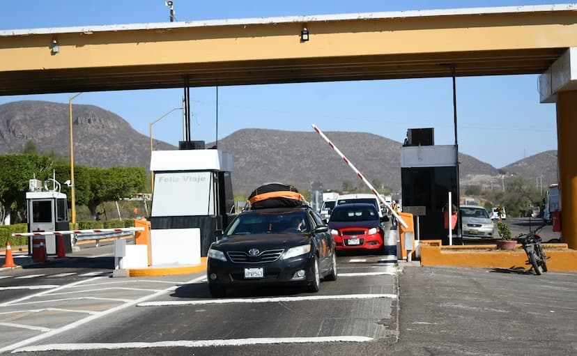 Aumenta flujo vehicular en casetas rumbo a Navidad