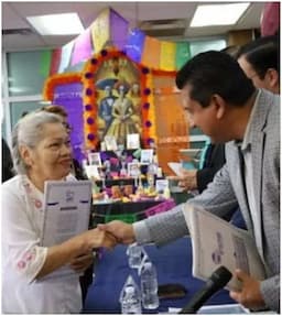 Entregan escrituras a 221 familias en Chihuahua