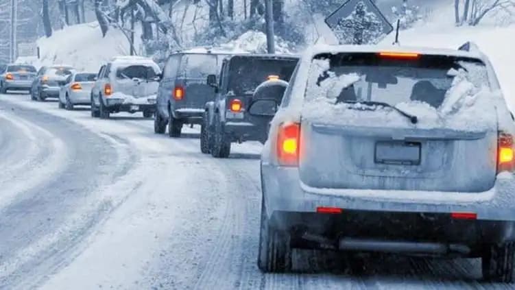 Frente frío amenaza carreteras serranas en Chihuahua