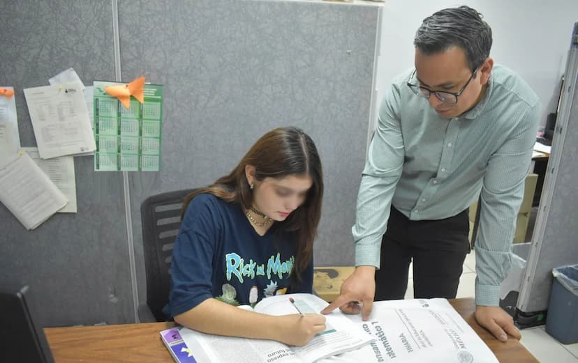 Migrante colombiana avanza en estudios en Juárez