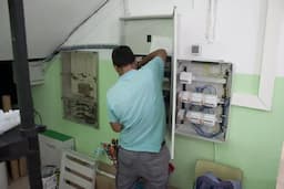Casi 800 mil pesos para renovar la electricidad en escuelas de Juárez