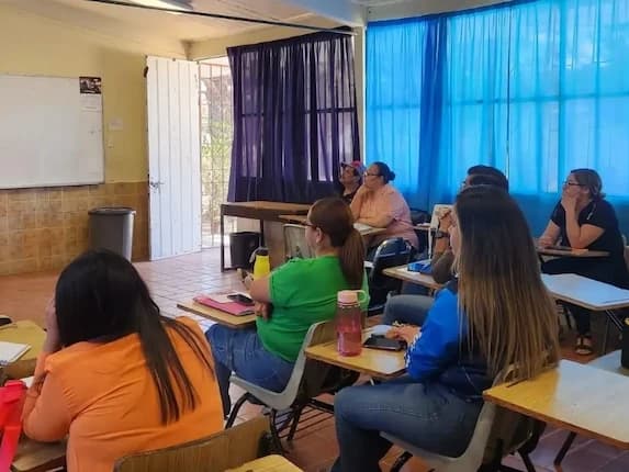 Chihuahua fortalece escuelas con capacitación masiva contra el sarampión