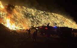 Reaviva incendio en el relleno sanitario de Parral, agudizando la contaminación
