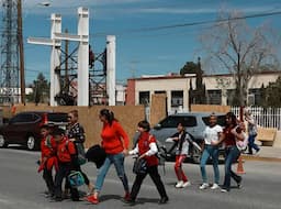 Seguridad de estudiantes en juego: Detienen obra de puente peatonal en Juárez