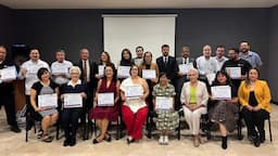 Médicos chihuahuenses encaran retos sanitarios tras finalizar diplomado