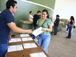 Gobierno de Juárez brinda becas para estudiar en la UACJ