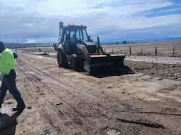 Atienden afectaciones en tramos carreteros ocasionadas por las lluvias