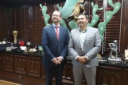 Se reúne Cruz Pérez Cuéllar con el comisionado del Condado de El Paso