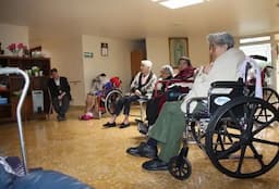 Urgen inspecciones sorpresas en asilos para proteger a los adultos mayores