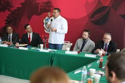 Se reúne Cruz Pérez Cuéllar con representantes del Condado de Doña Anna