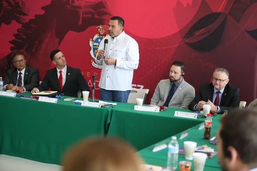 Se reúne Cruz Pérez Cuéllar con representantes del Condado de Doña Anna