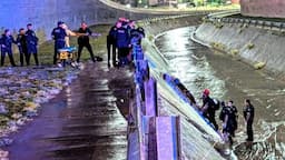 Hombre intenta 'volar' y termina al fondo de un canal en estado grave
