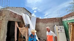 Mejoran viviendas 53 familias en La Cruz con créditos
