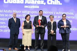 Recibe Presidente Pérez Cuéllar premio por la inclusión de los adultos mayores