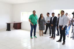Agradecen alumnos y docentes a Pérez Cuéllar entrega de mochilas y obras de rehabilitación