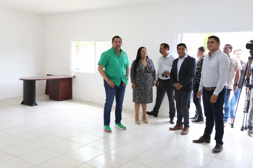 Agradecen alumnos y docentes a Pérez Cuéllar entrega de mochilas y obras de rehabilitación