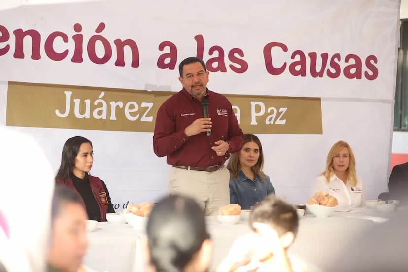 Convive Alcalde con integrantes de "Atención a las Causas, Ciudad Juárez por la Paz"