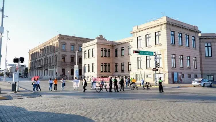 Exigen maestros de Chihuahua pago de Clave L