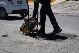 Inician bacheo en siete colonias de Chihuahua