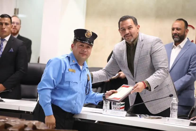 Reconoce Cruz Pérez Cuéllar "Mérito en el Servicio Público para Empleados al Servicio del Municipio de Juárez, edición 2025”
