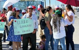 Juarenses esperan a Sheinbaum en aeropuerto