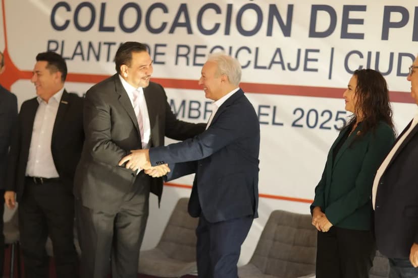 Acude alcalde a colocación de primera piedra de planta de reciclaje Deacero