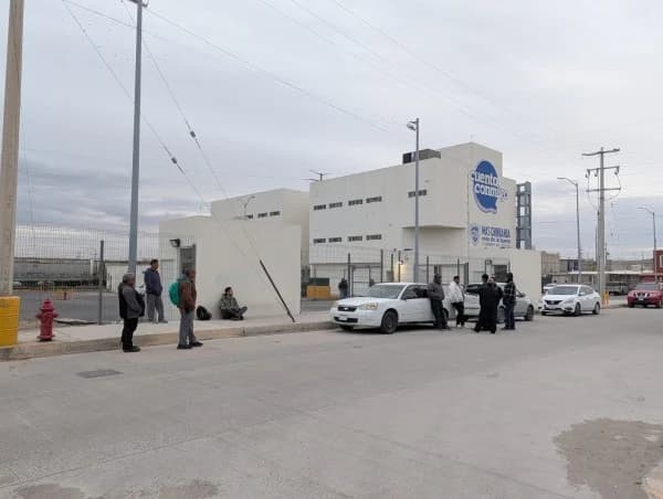 Choferes bloquean Juárez Bús tras despidos