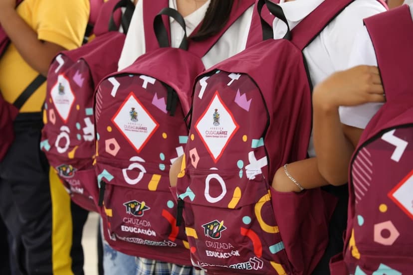 Juárez impulsa educación con apoyos y obras en 2025