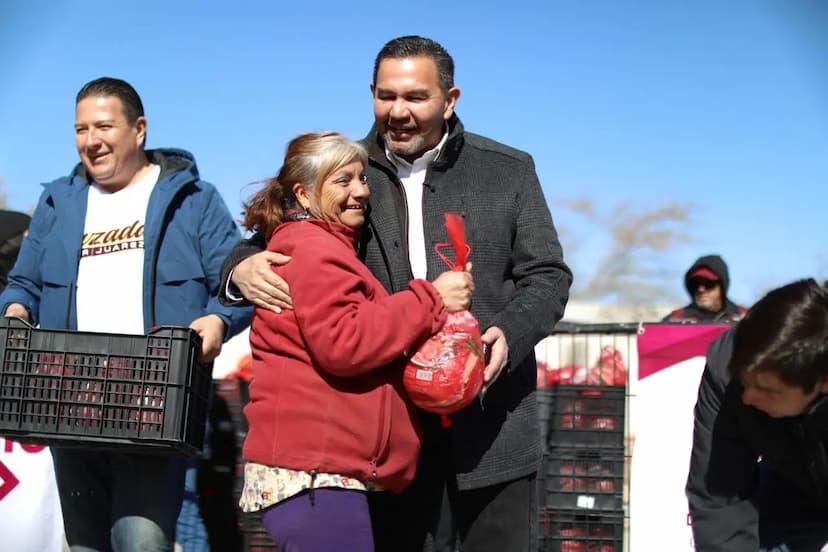 Entrega Cruz Pérez Cuéllar 10 mil piernas de cerdo en Juárez