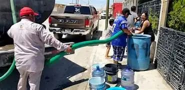 Distribuyen agua en Juárez ante sequía persistente