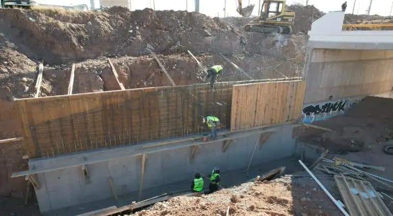 Avanza rehabilitación de puente en Sierra Azul