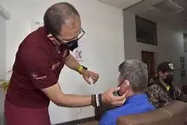 Parral impulsa salud auditiva con 100 aparatos gratuitos