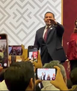 Cruz Pérez Cuéllar rinde protesta como coordinador estatal de Morena en Chihuahua
