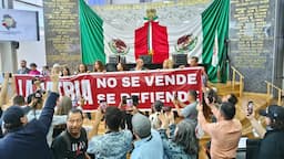 Diputados de Morena toman tribuna del Congreso de Chihuahua y obligan a suspender sesión