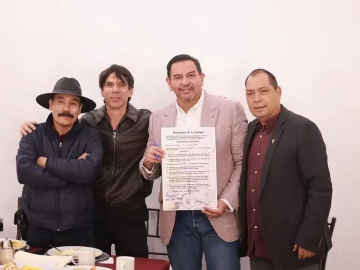 Cruz Pérez Cuéllar firma acuerdo de unidad con liderazgos de Morena en Chihuahua