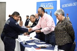 Alcalde Ortiz Orpinel reconoce a 122 policías municipales por su labor y trayectoria
