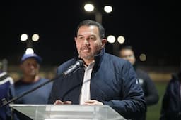 Instala Municipio alumbrado en los campos del Club de Fútbol Veteranos