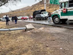 Accidente de camión de mauiladora causa caos vial